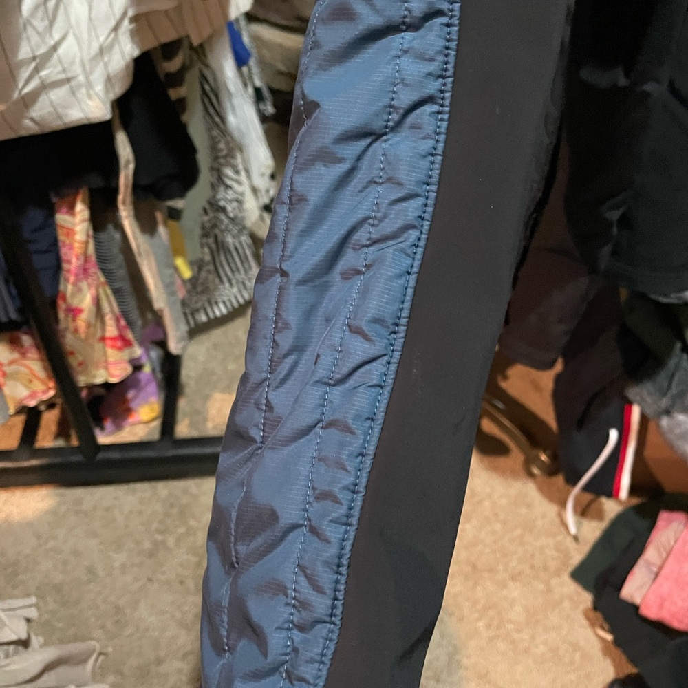 Obermeyer Men's Black and Blue Puffer Jacket - Picture 3 of 4